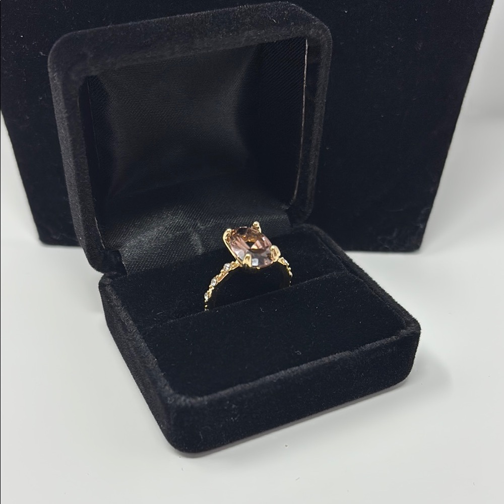 Elegant Gold and Soft Chocolate Stone Ring